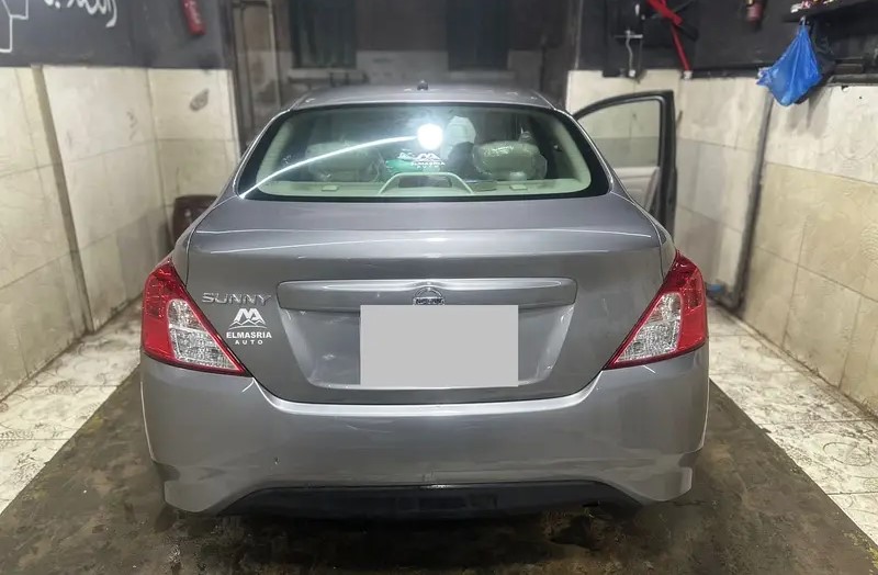 Car image 2