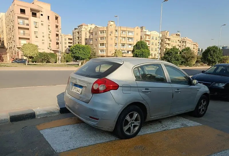 Car image 2