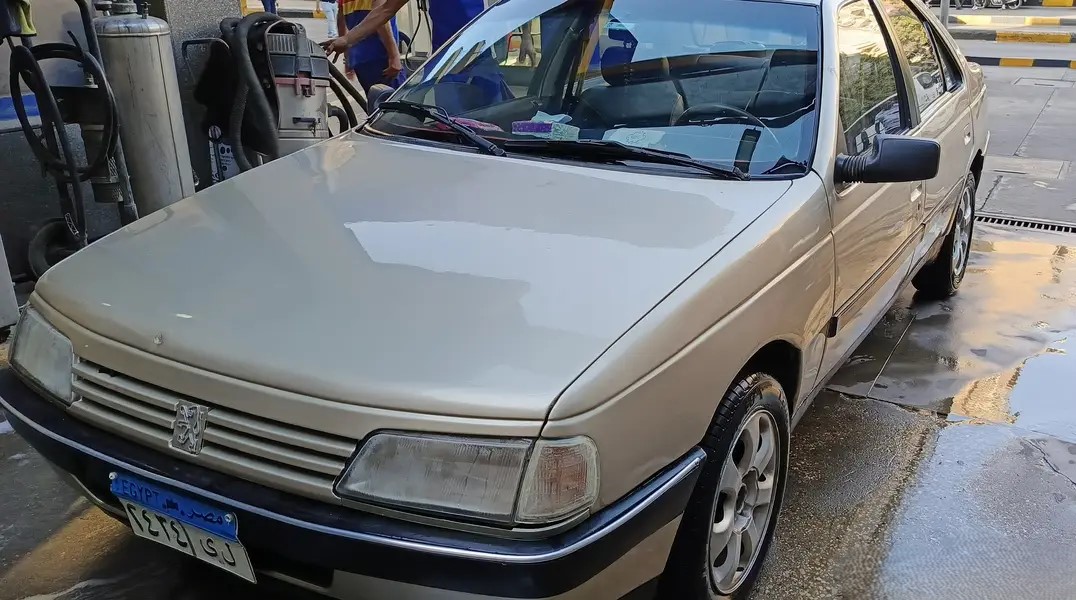 Car image 3